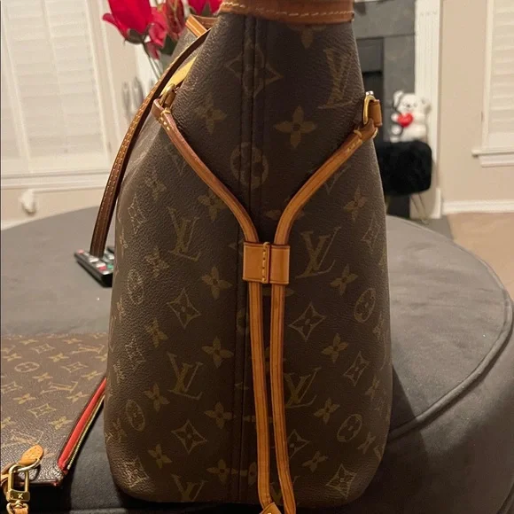 Louis Vuitton Brown Monogram Shoulder Bag - Picture 6 of 7
